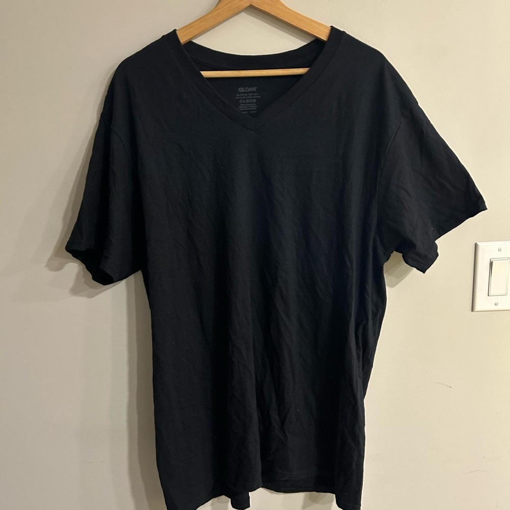 5x Gildan V-neck assorted colours size XL